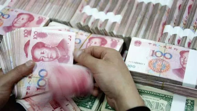 中国10月动用320亿美元外汇储备捍卫人民币