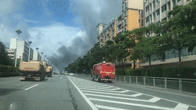 比亚迪厂房起火 厂房上空黑烟滚滚几公里外清晰可见！