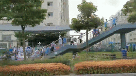 比亚迪厂房起火 厂房上空黑烟滚滚几公里外清晰可见！