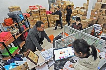 隐藏在幕后的金道良品老板唐浩伟，带领全村一起致富