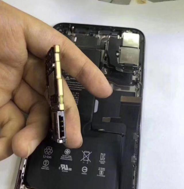 Phone11全球首拆，主板集成度高得吓人，华为三星做工集体扑街