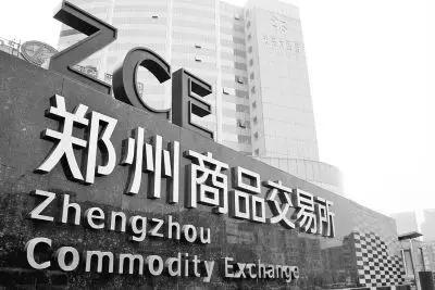 全国性的交易所一共8个，3个证券4个期货1个贵金属