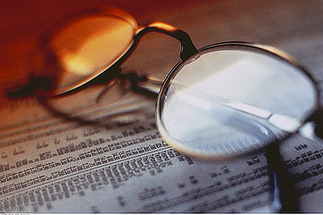 关税战担忧限制美元跌势，澳洲GDP数据强劲澳元冲高回落